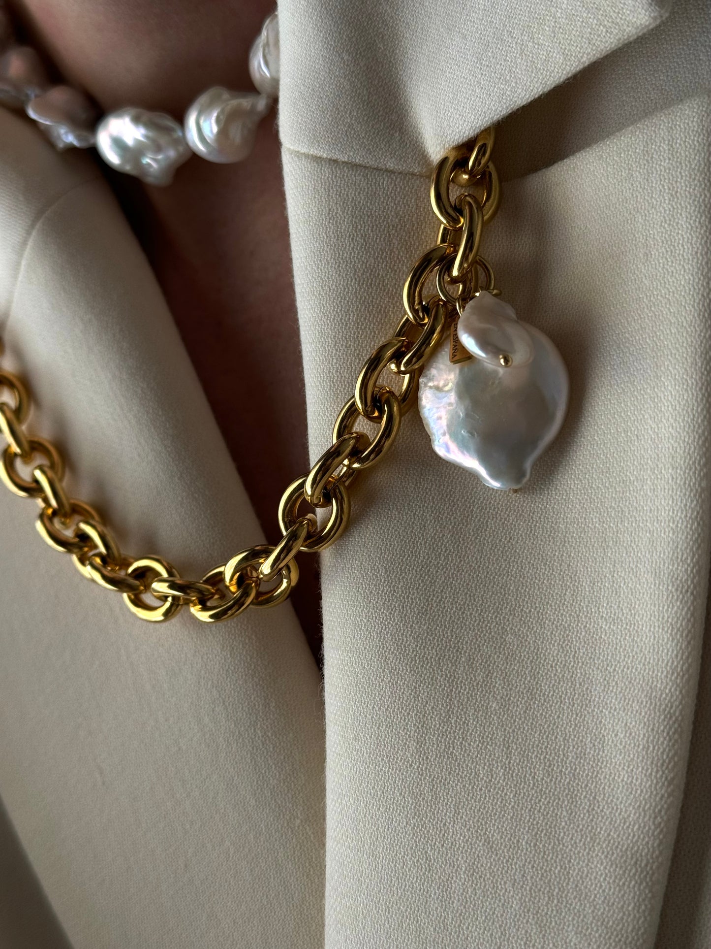 Gargantilla EUGENIA Baroque Pearl Raíces