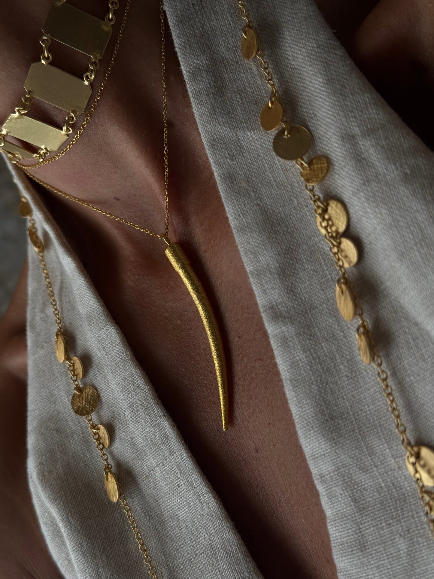 Collar Multiposición Cuerno Oro SAFARA