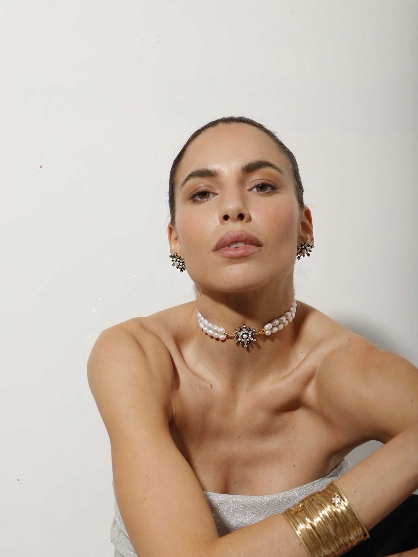 Choker RAÍCES Doblete de Perlas & Estrella Emperlada Tono Claro