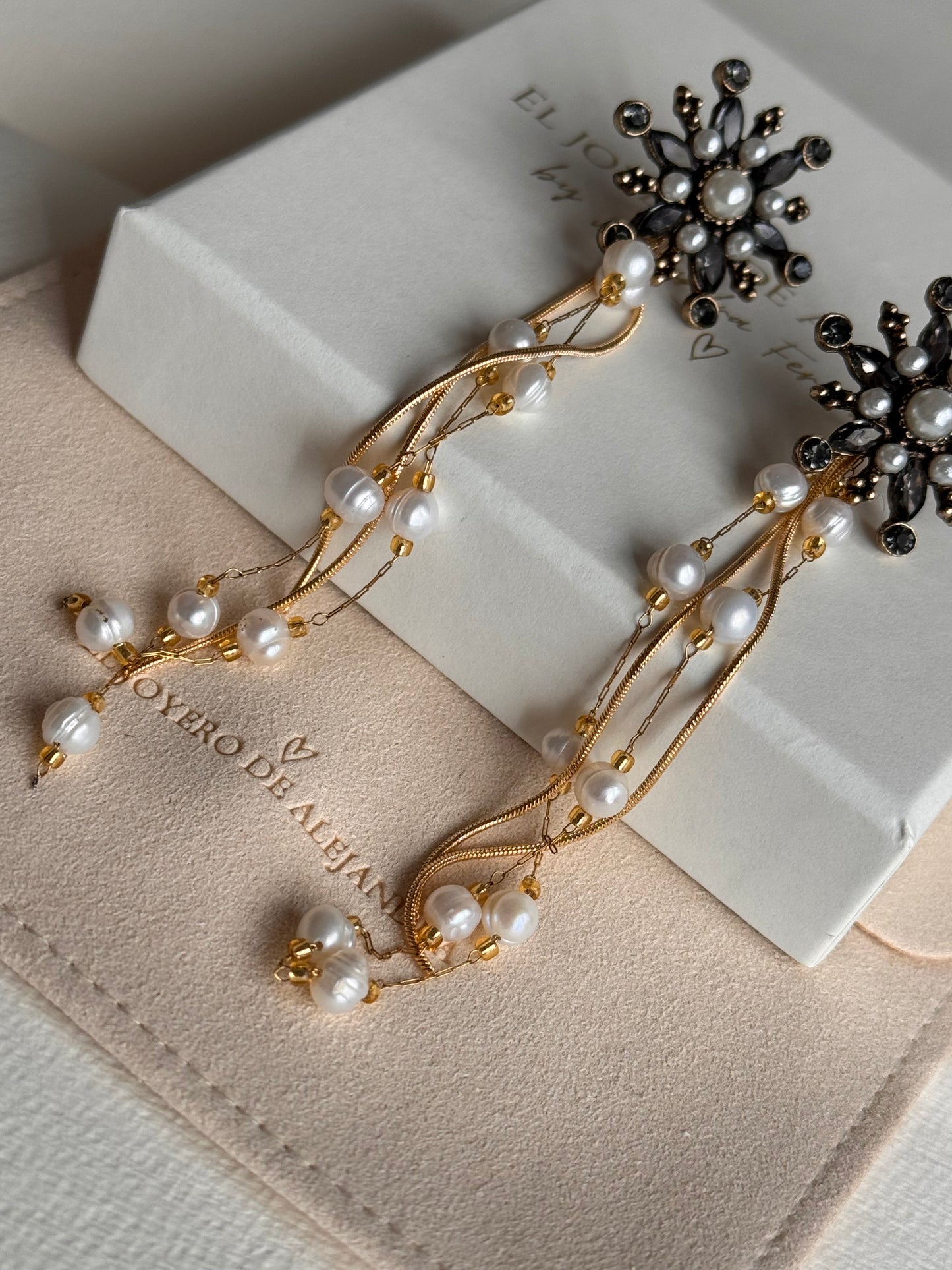 Pendientes Raíces "En continuo Movimiento" flecos & perlas