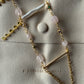 Chocker Emilianna Blush violeta, Raíces