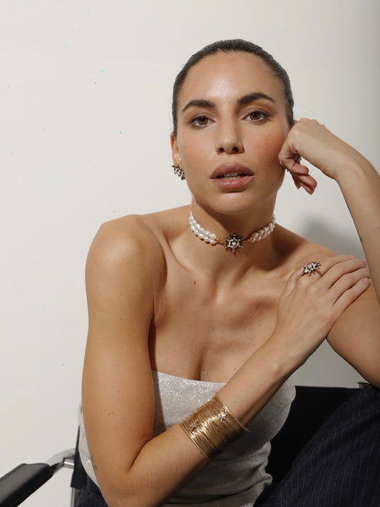Choker RAÍCES Doblete de Perlas & Estrella Emperlada Tono Claro