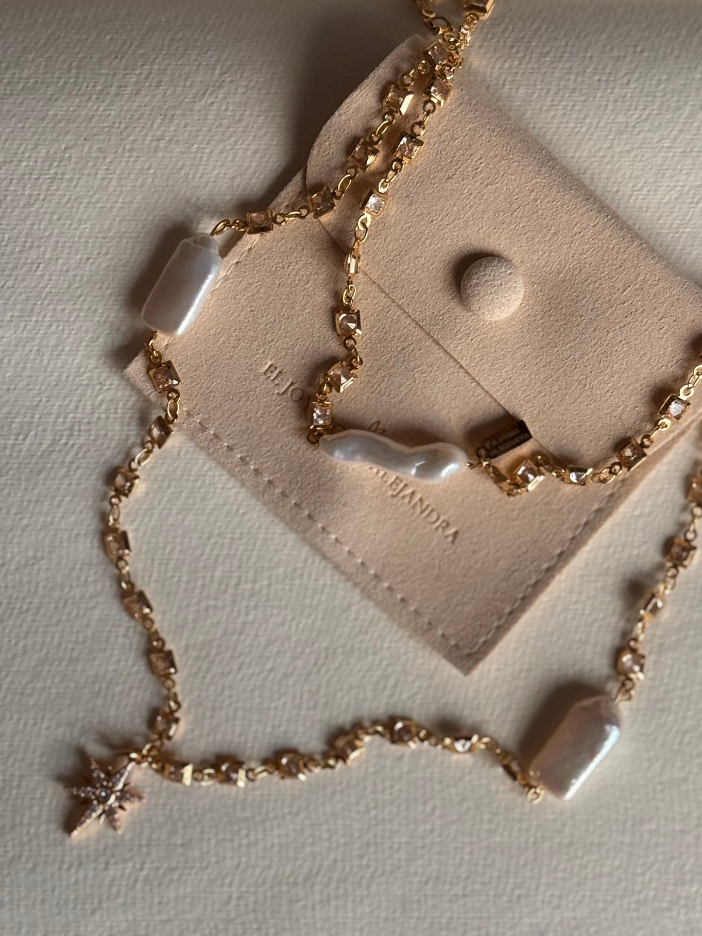 Collar Multiposición Emilianna Glass, Raíces