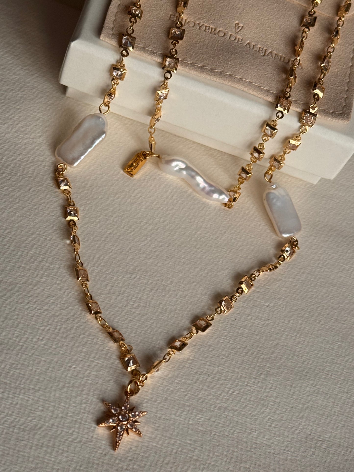 Collar Multiposición Emilianna Glass, Raíces