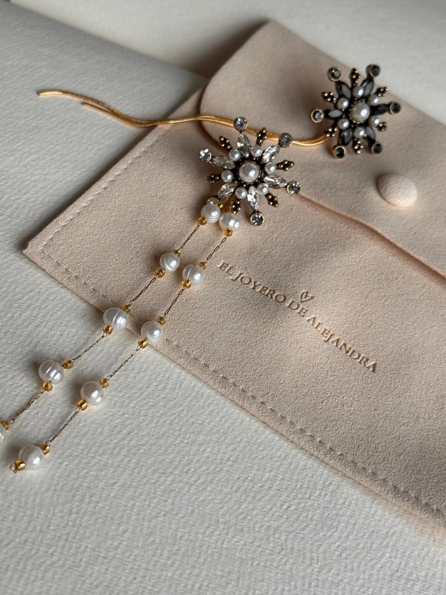 Pendientes Raíces "En continuo Movimiento" flecos & perlas