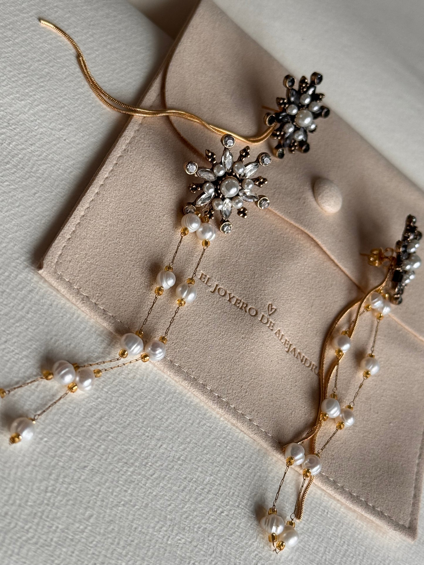 Pendientes Raíces "En continuo Movimiento" flecos & perlas