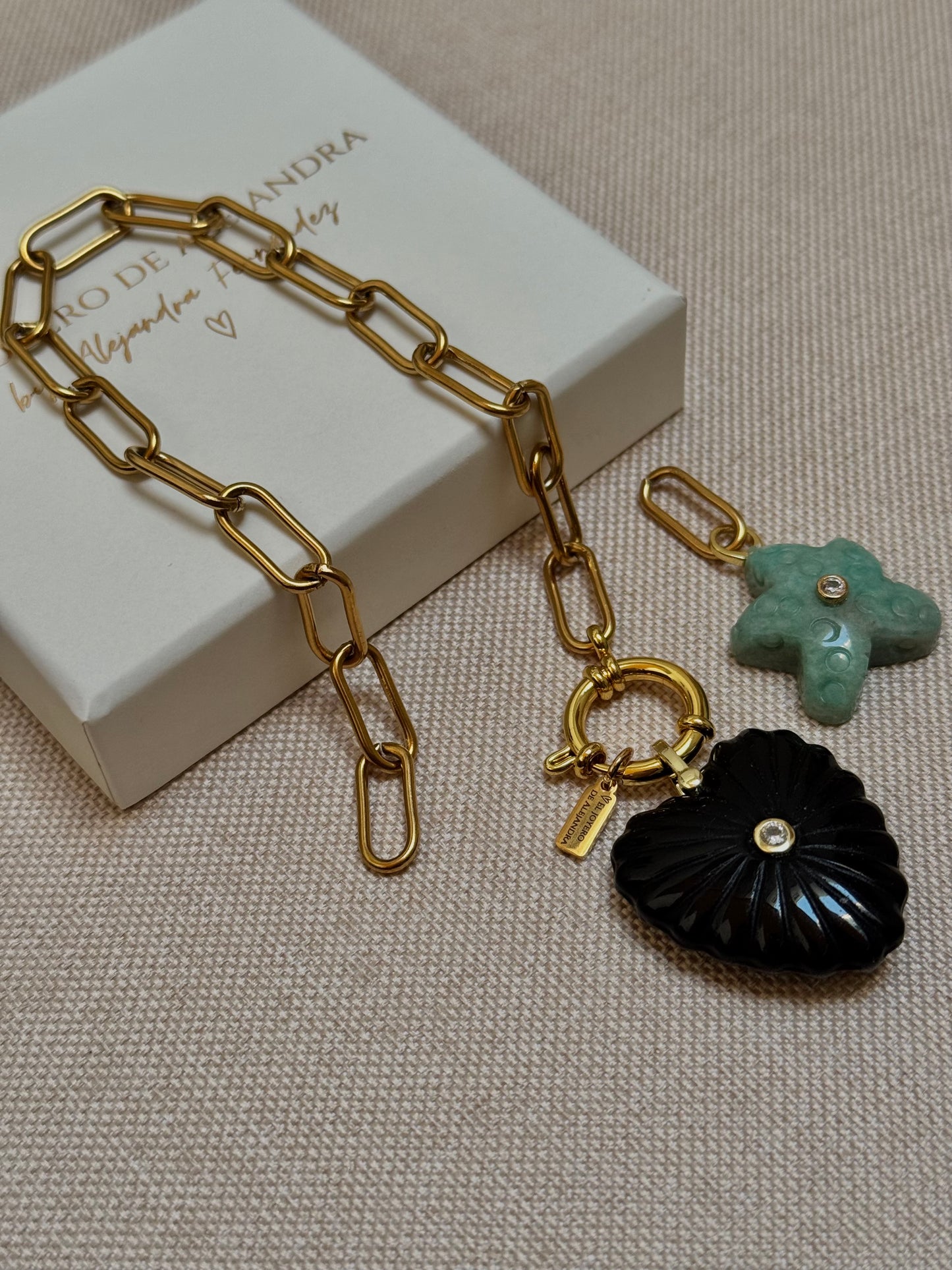 CHARM CAPAZO ~ISLA