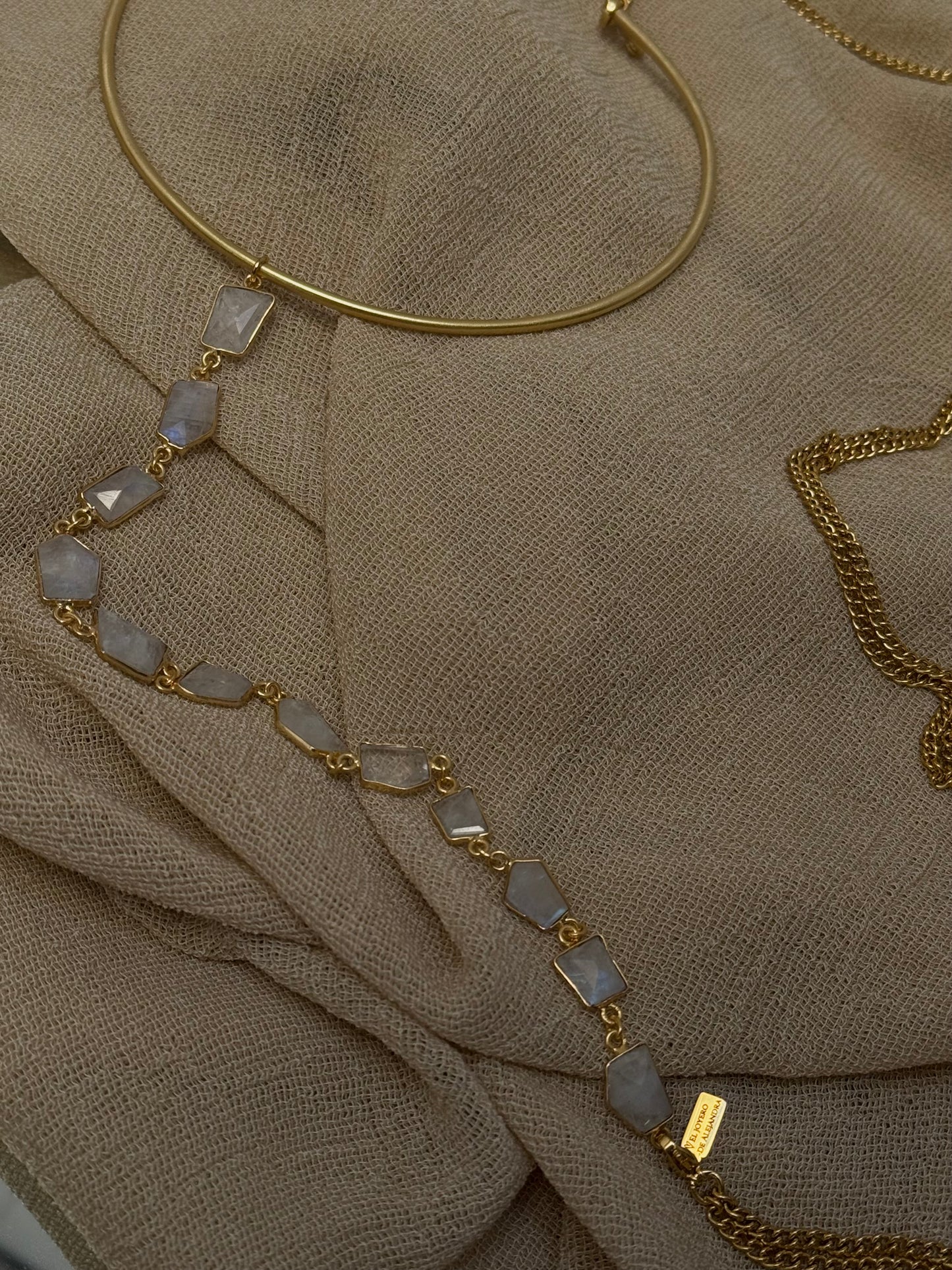 Body Chain Aurum - Raíz de luz