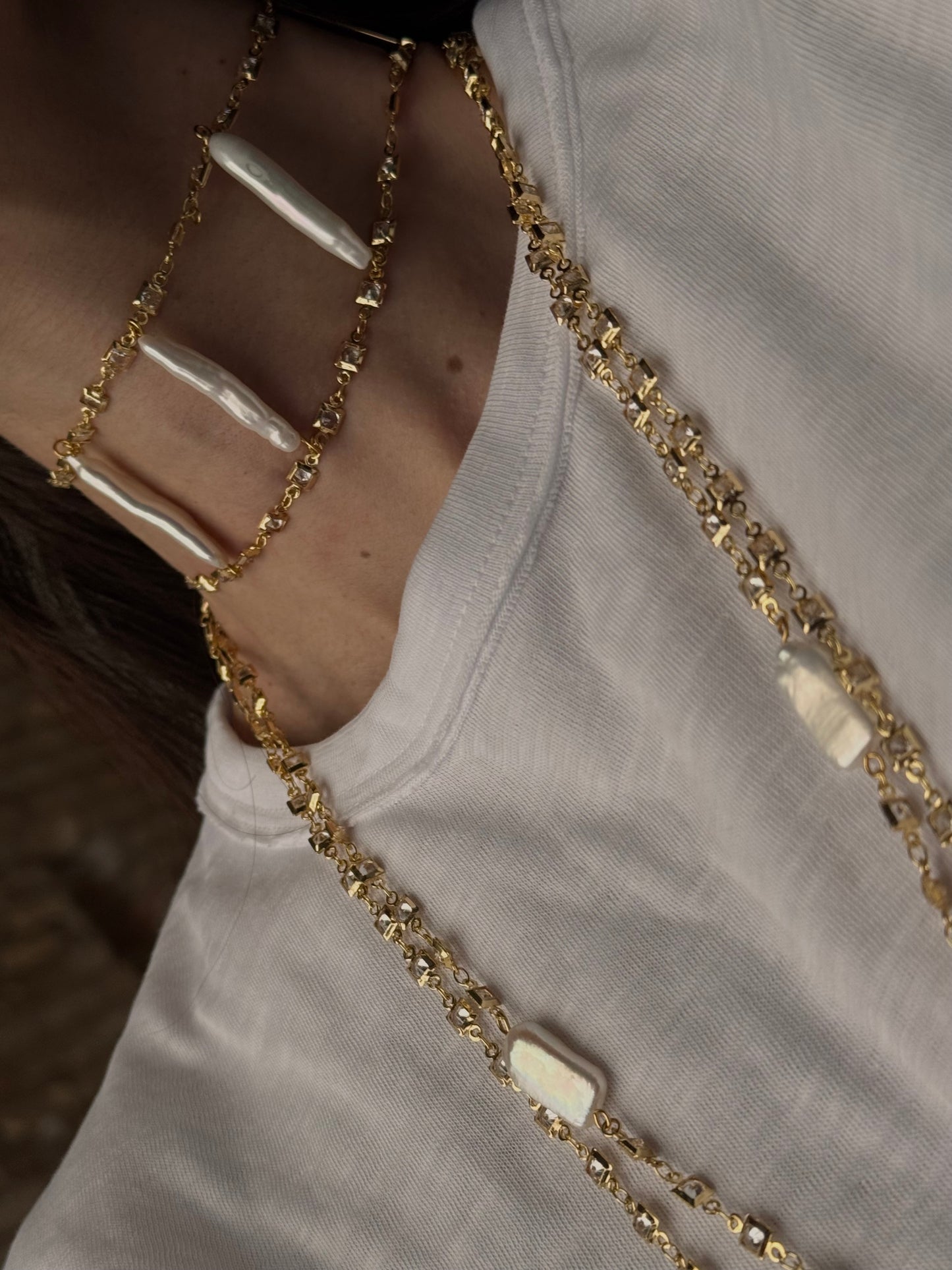 Choker Emilianna Glass, Raíces