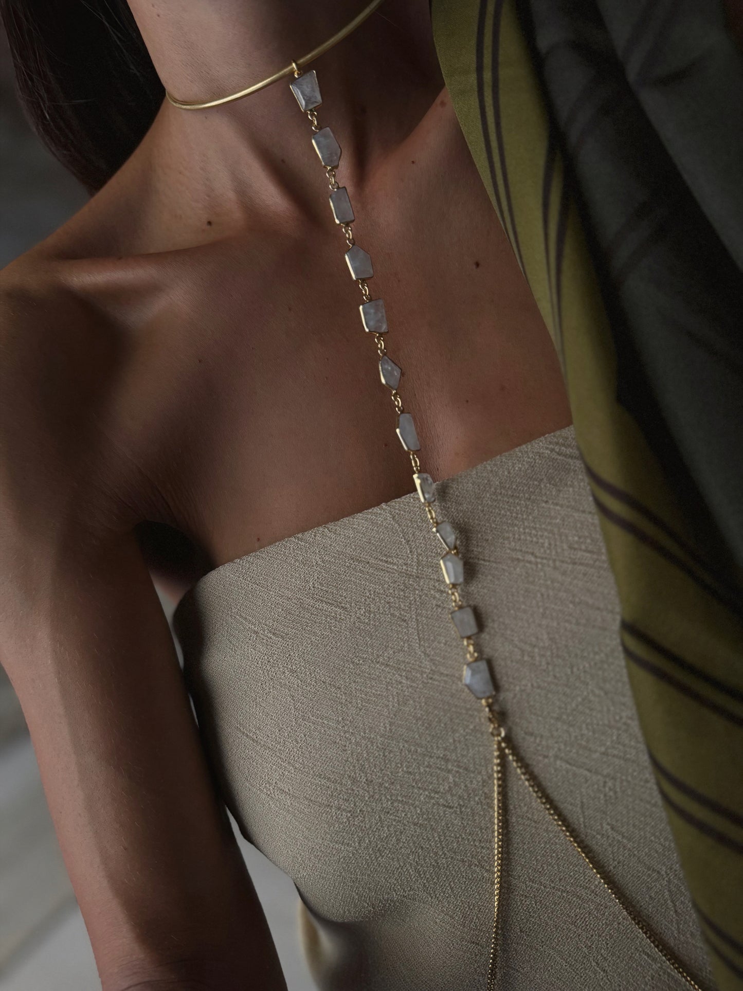 Body Chain Aurum - Raíz de luz